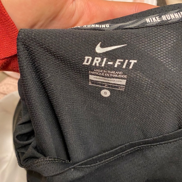 Black Nike Dri-Fit Workout shirt - Picture 3 of 3